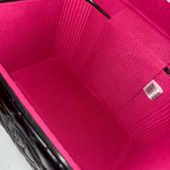 CC Black Quilted Leather Vanity Case - Picture 9 of 10